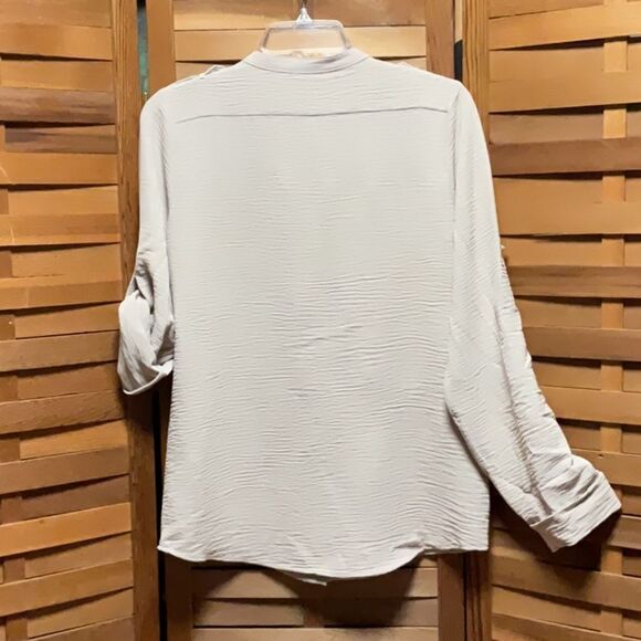 NWT Calvin Klein Tan Button Down Shirt Lightweight Safari Style Women S V-Neck - Picture 2 of 8